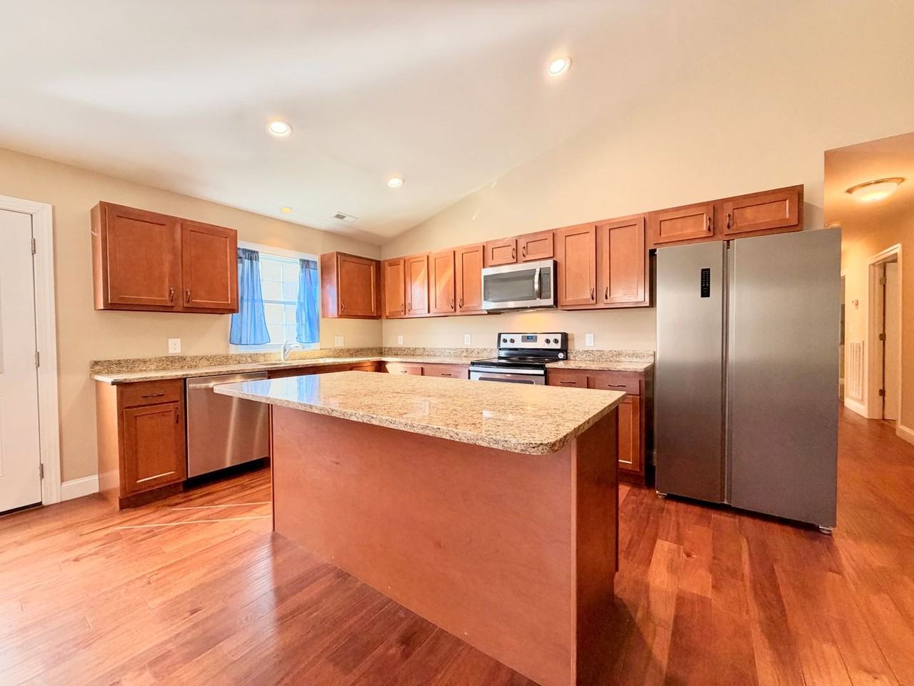 225B Grigg Ave - Photo 4 of 18