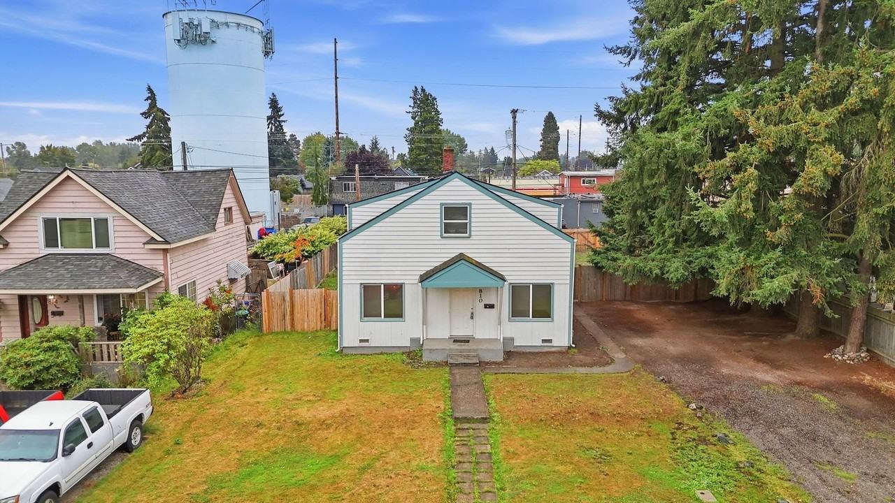 810 E 63rd St - Photo 2 of 40