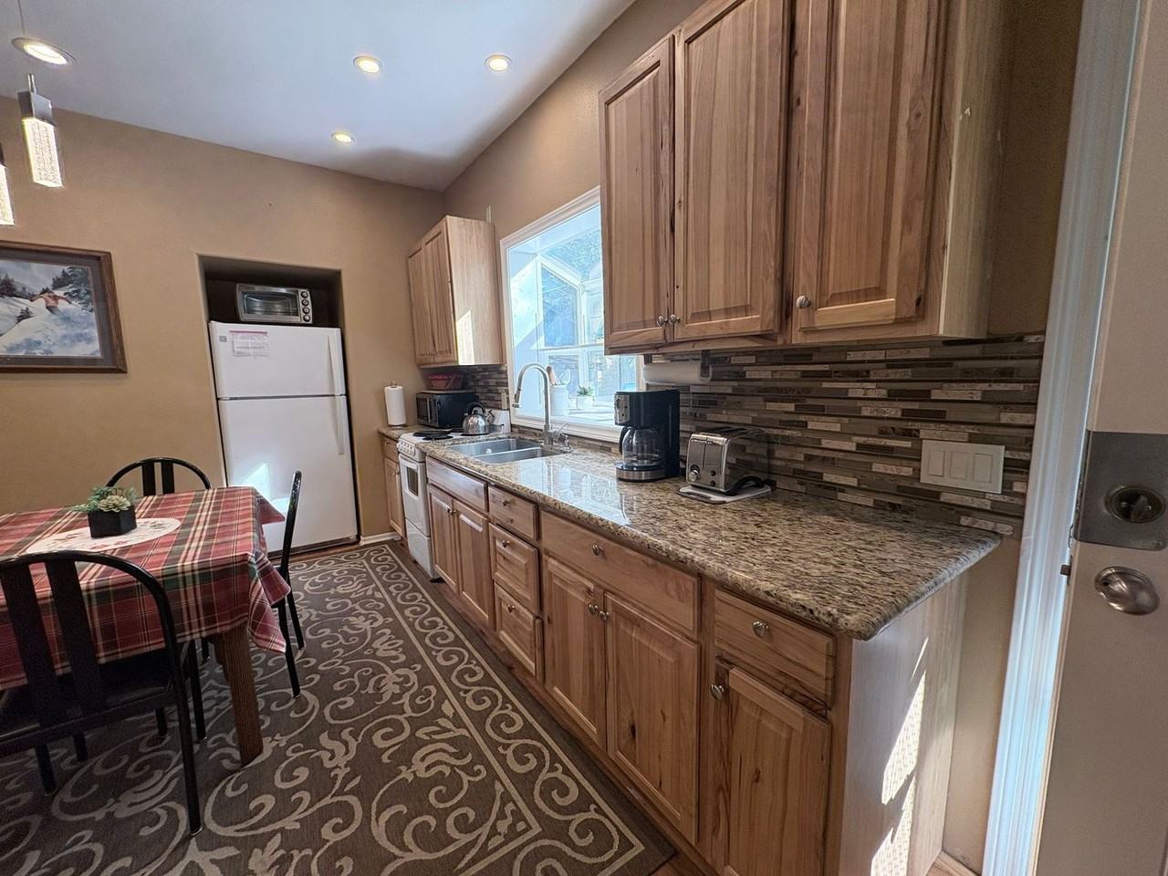 324 Mclaren Ln - Photo 3 of 15