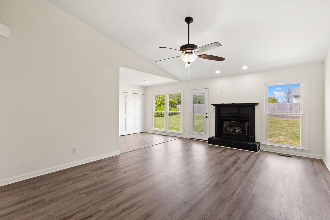 3105 Larson Ln - Photo 2 of 28