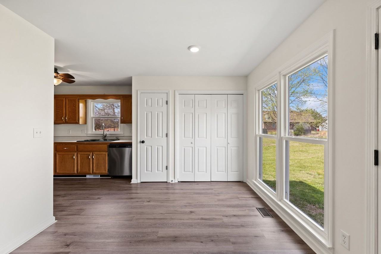 3105 Larson Ln - Photo 7 of 28
