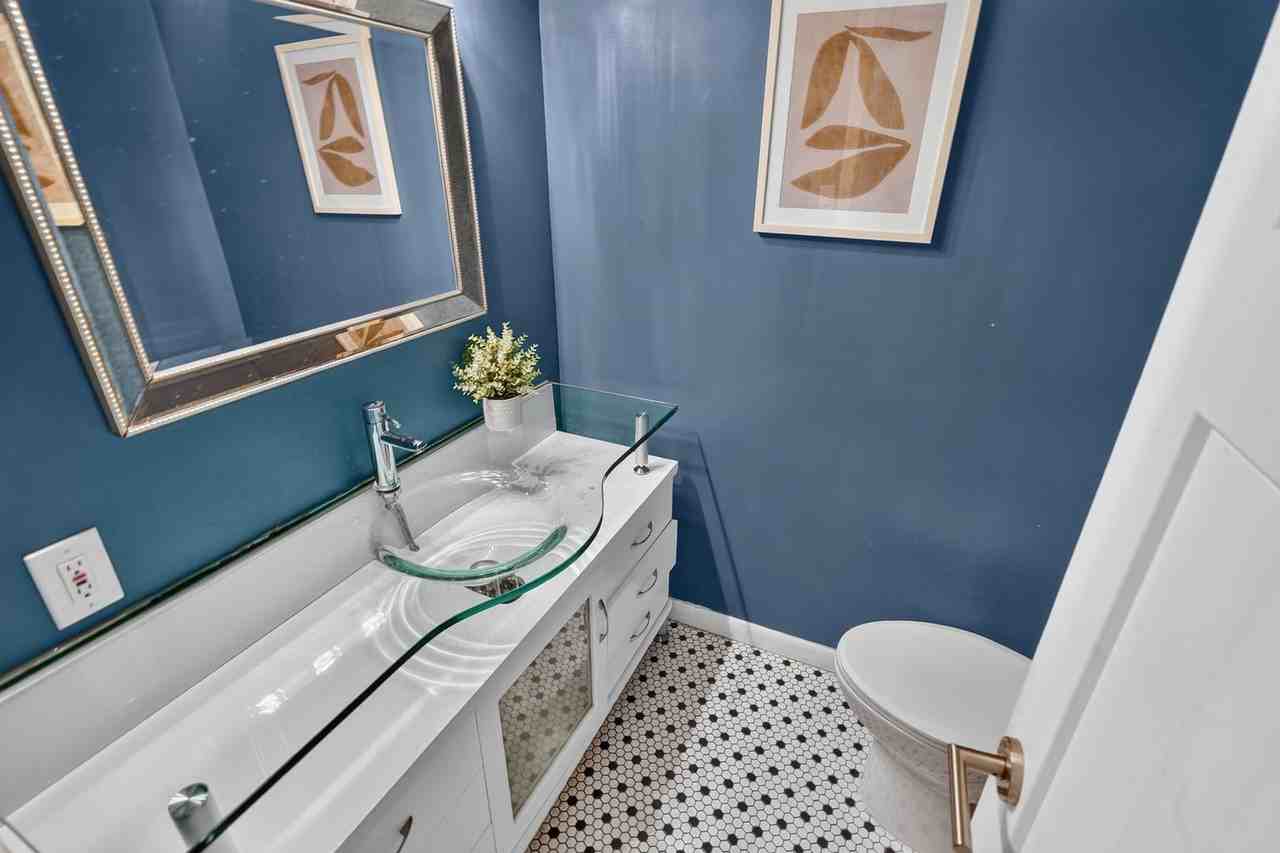 822 Loxford Ter - Photo 6 of 19