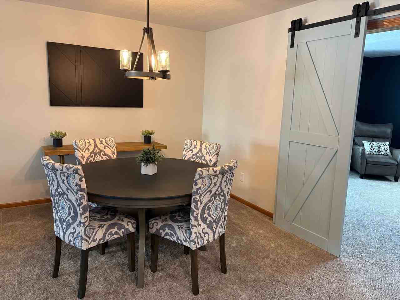 302 S Pearl St - Photo 4 of 15