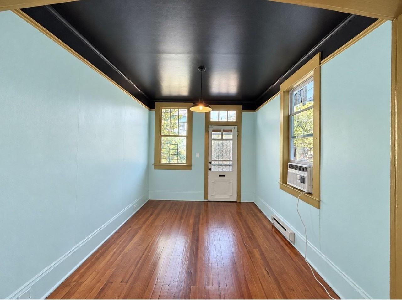 1134 Frenchmen St - Photo 2 of 8