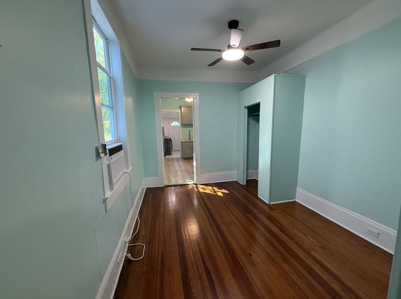 1134 Frenchmen St - Photo 4 of 8