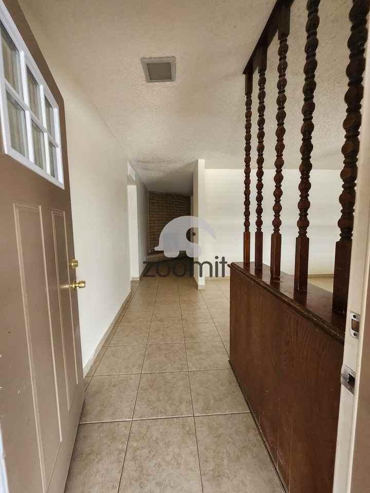 1045 N March St - Photo 2 of 23