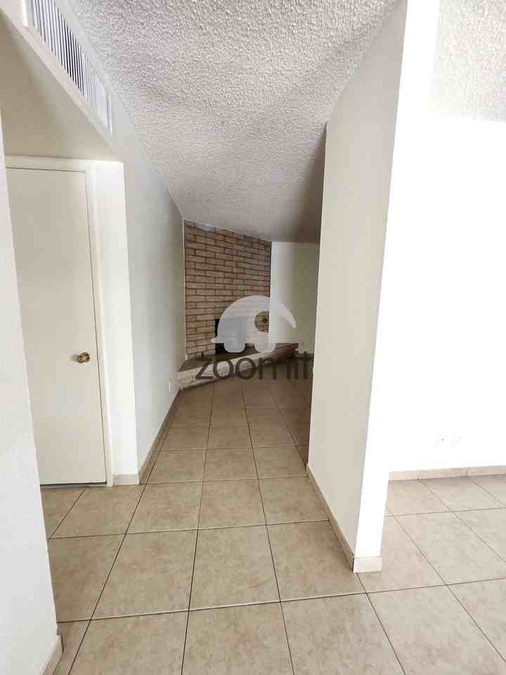 1045 N March St - Photo 4 of 23