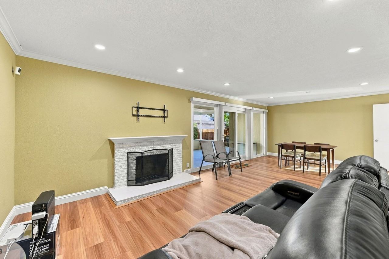 843 Azure St - Photo 7 of 44
