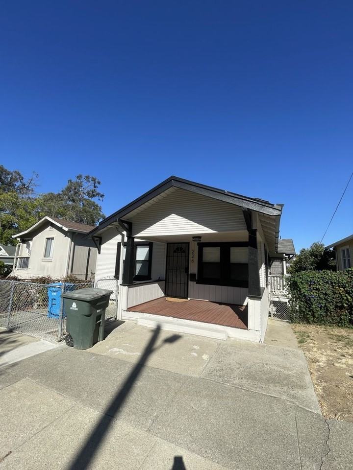 226 Louisiana St - Photo 3 of 18