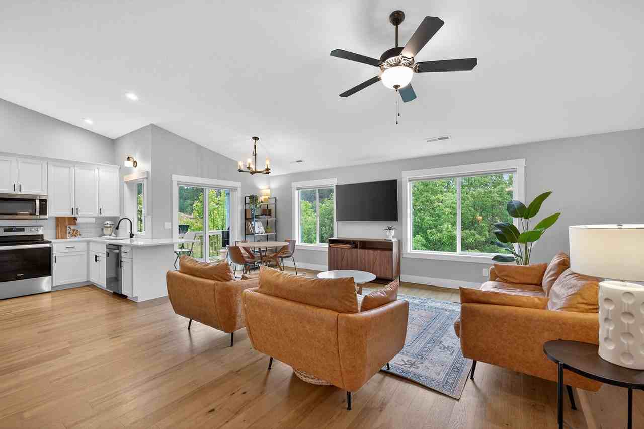 184 Nw Brookside - Photo 2 of 50