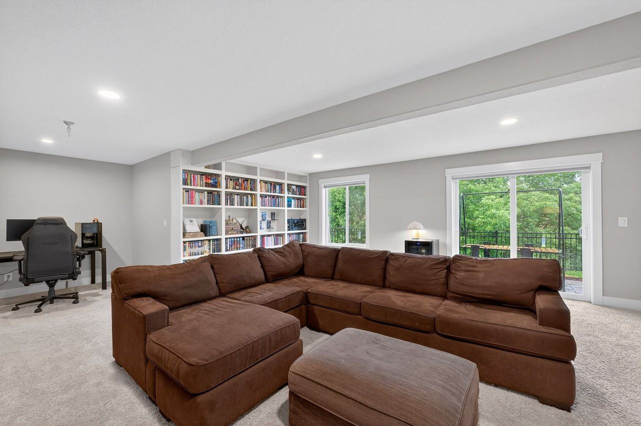 184 Nw Brookside - Photo 7 of 50