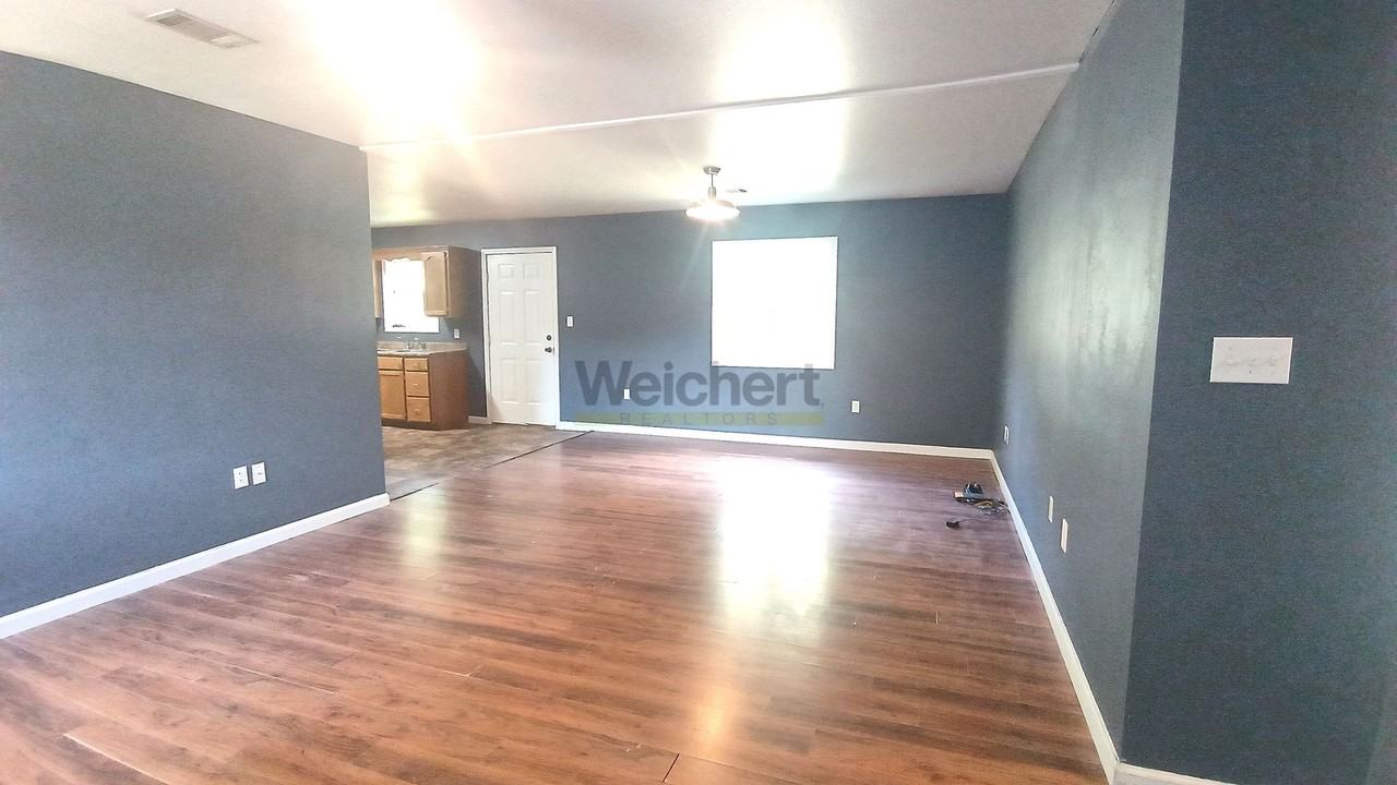 615 Meadow Ln - Photo 3 of 13