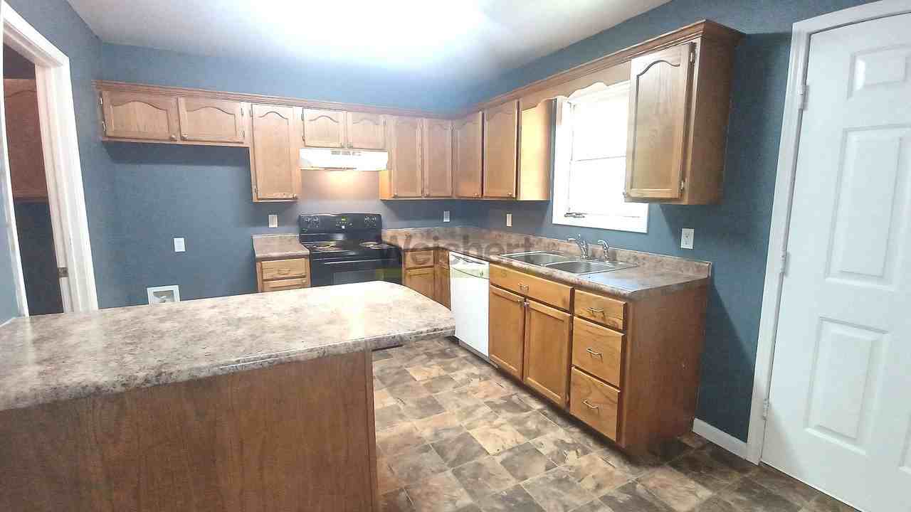 615 Meadow Ln - Photo 5 of 13