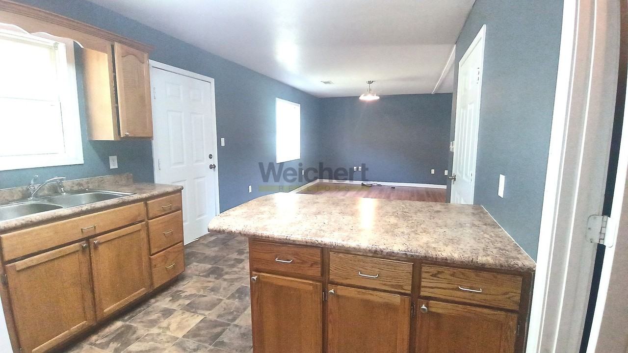 615 Meadow Ln - Photo 6 of 13