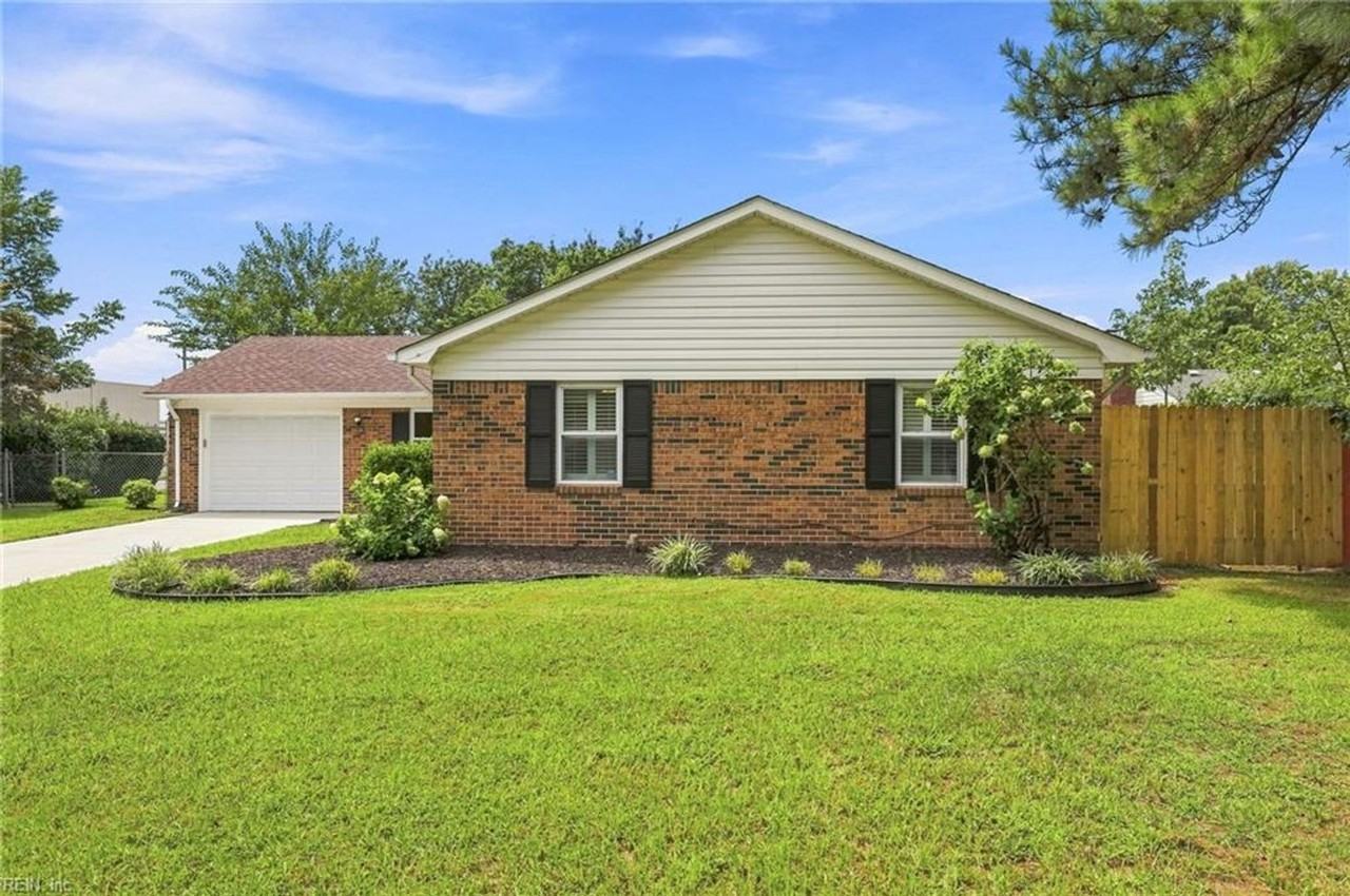 401 Moorland Dr - Photo 2 of 26