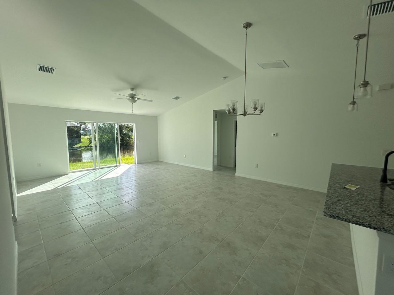 3705 Ne 12th Pl - Photo 4 of 20