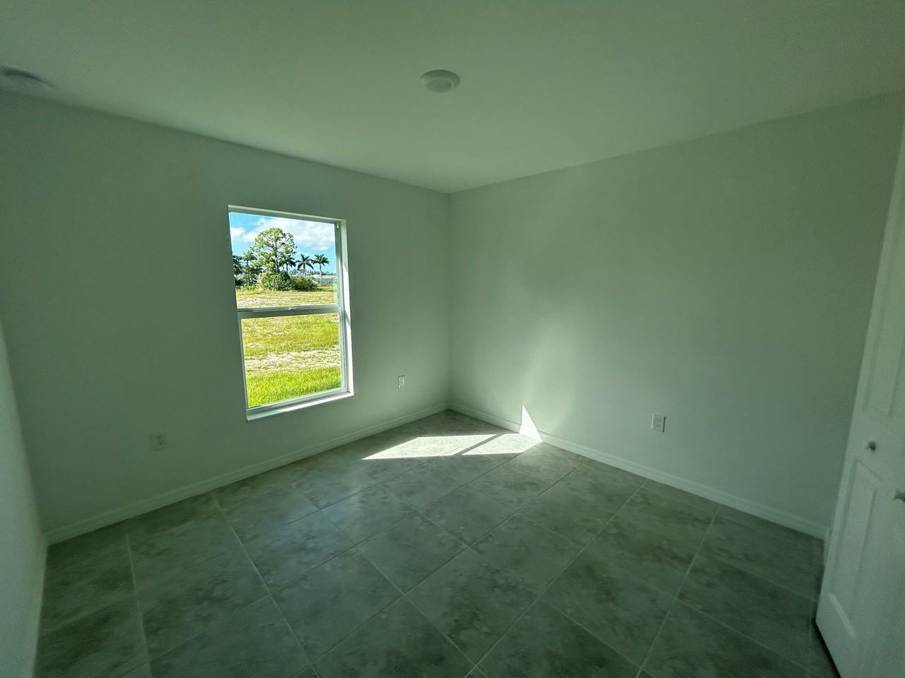 3705 Ne 12th Pl - Photo 6 of 20