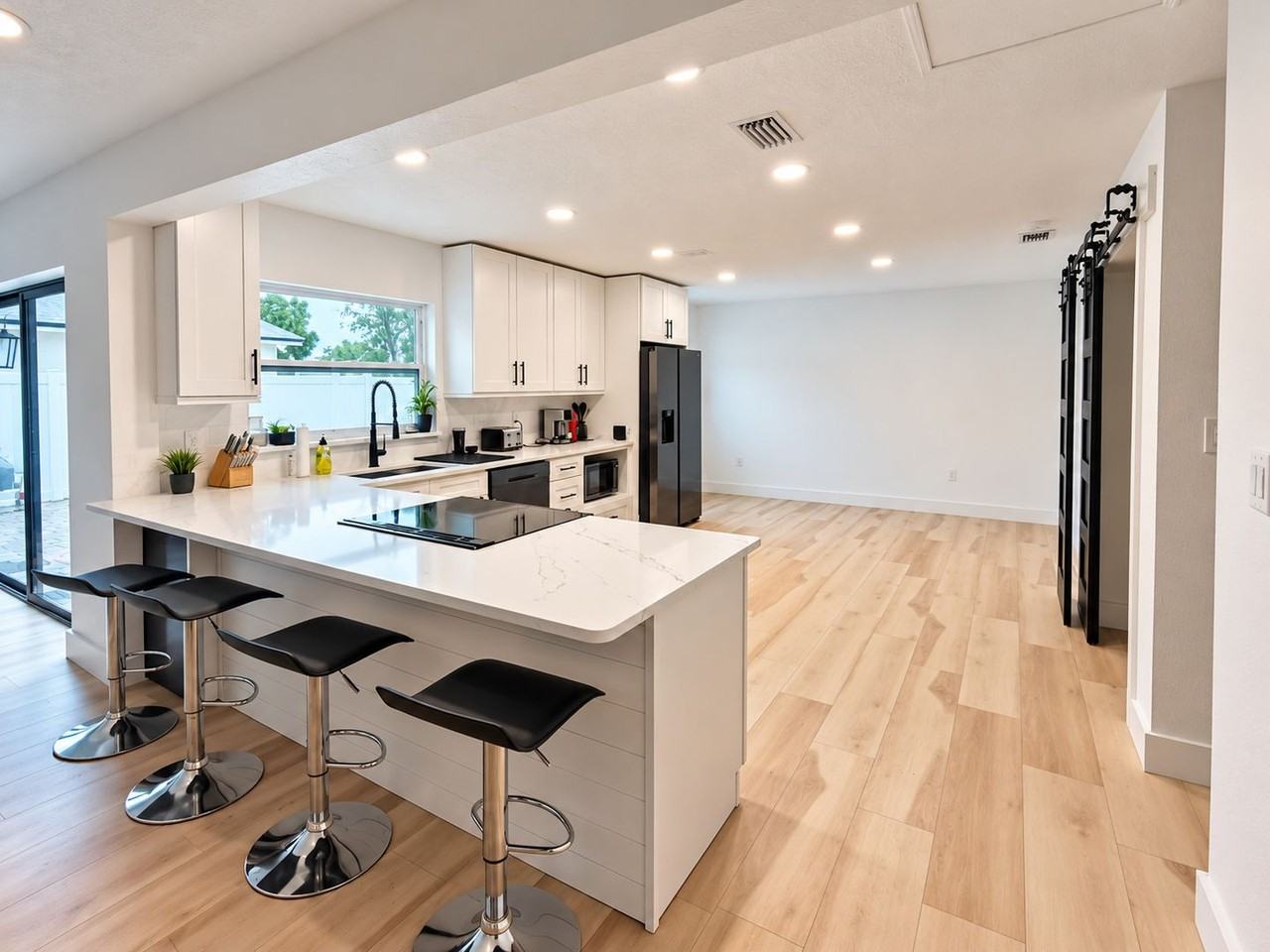 1410 Highview Rd - Photo 3 of 12