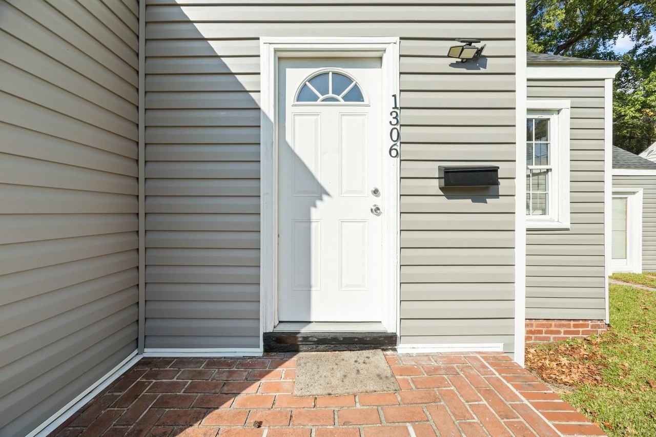 1306 Melrose Pkwy - Photo 3 of 28
