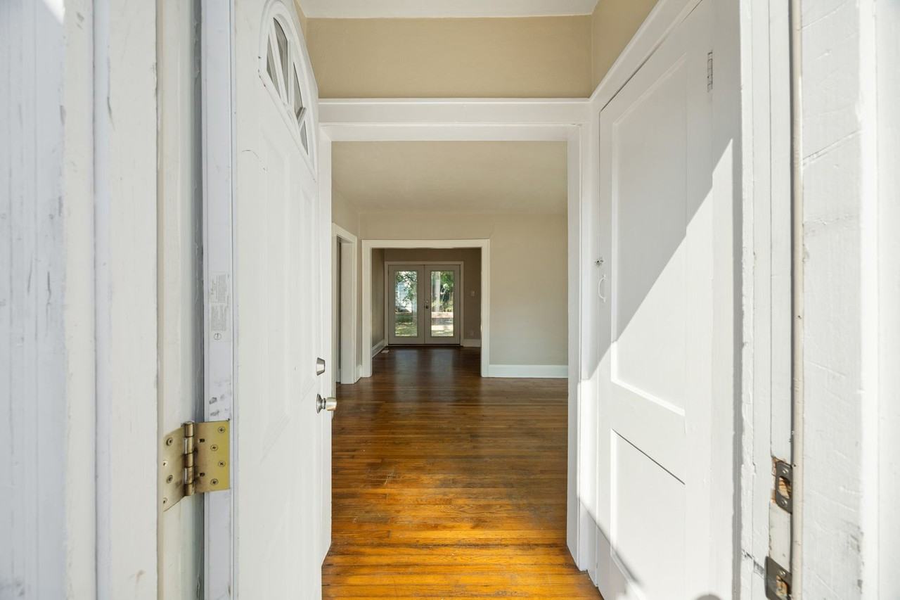 1306 Melrose Pkwy - Photo 4 of 28