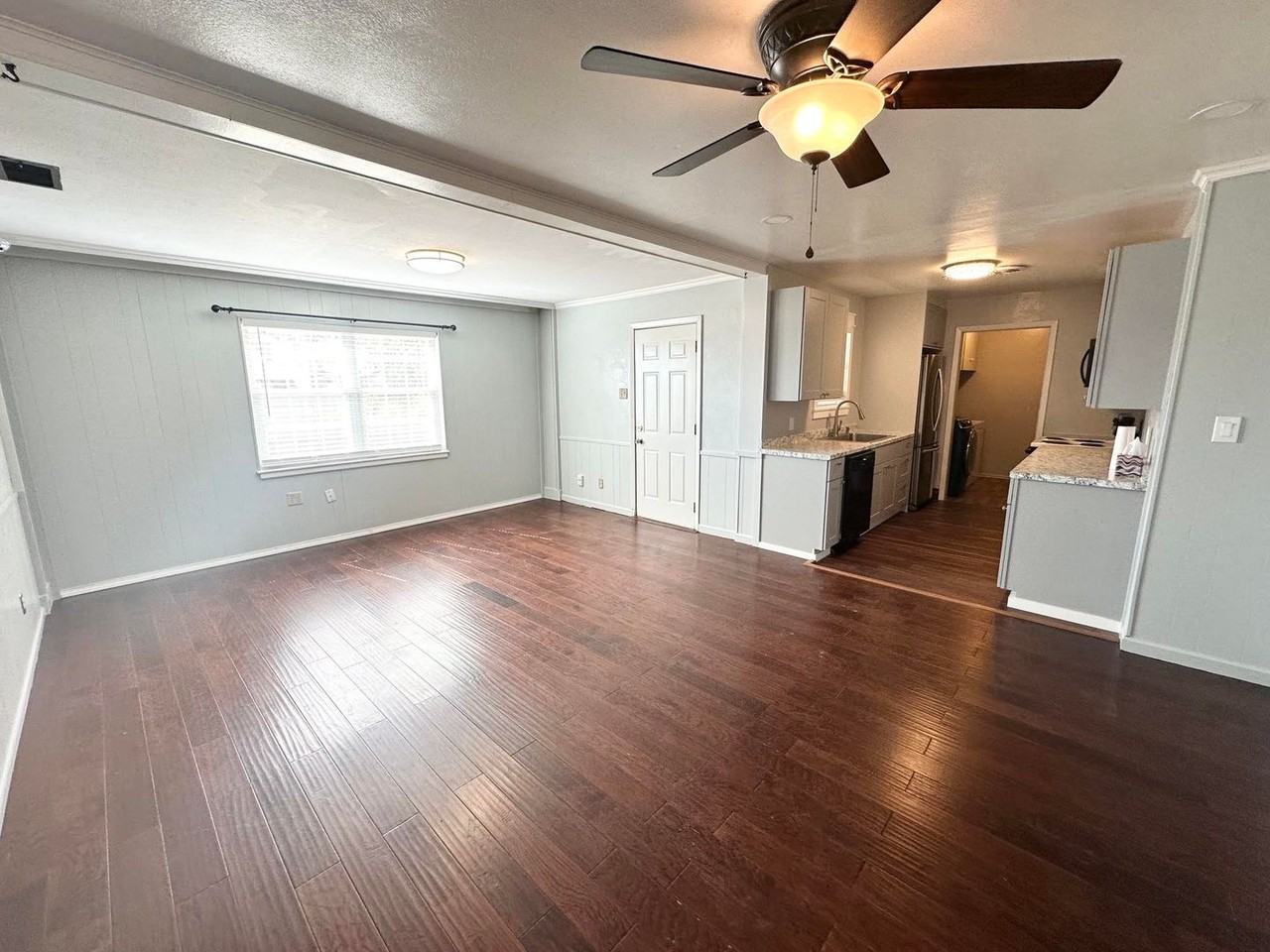 4623 Thomason Dr - Photo 3 of 12