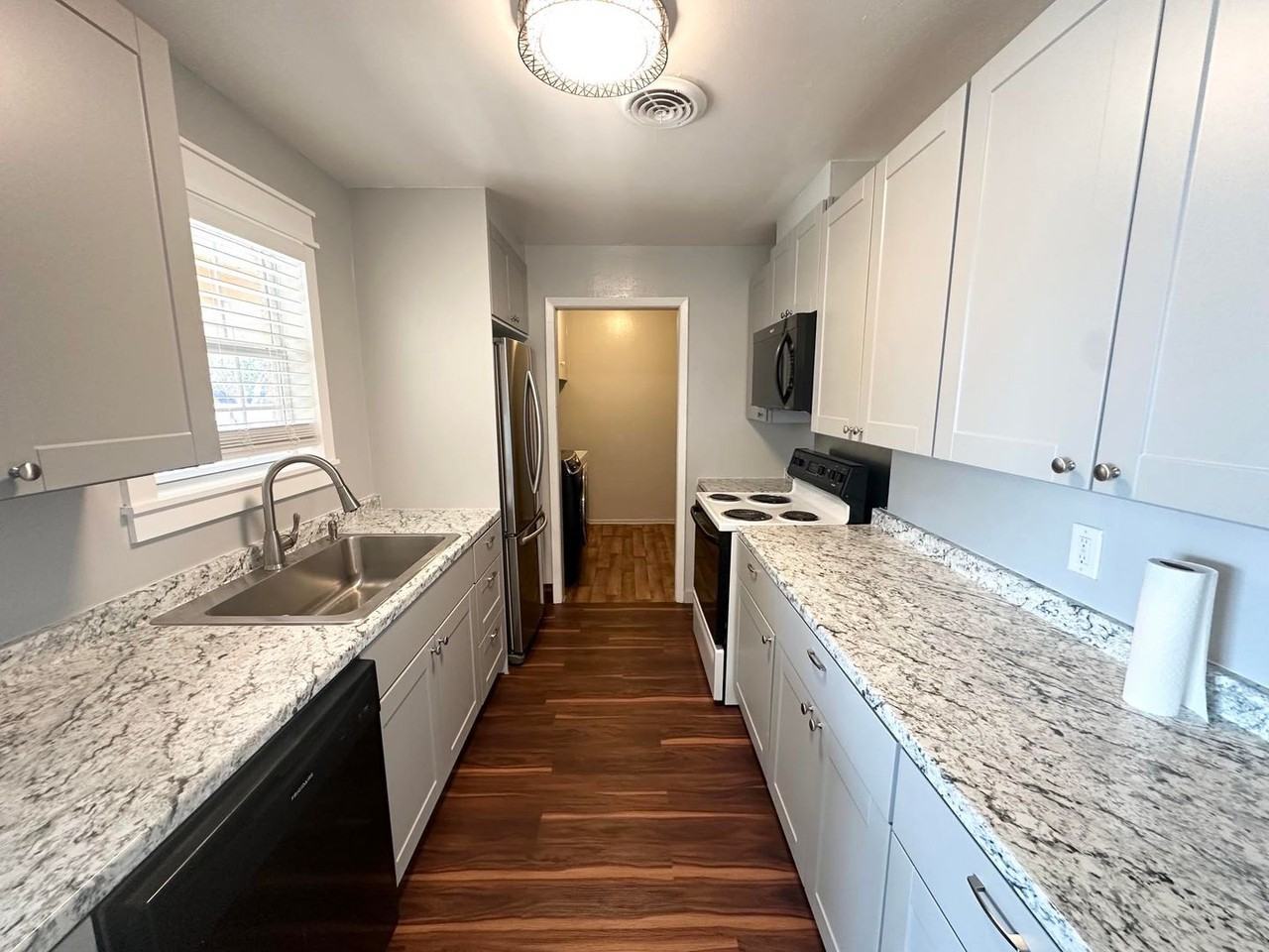 4623 Thomason Dr - Photo 4 of 12