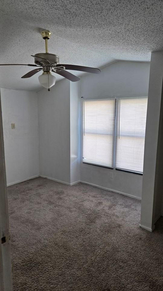 617 Hickory St - Photo 6 of 13