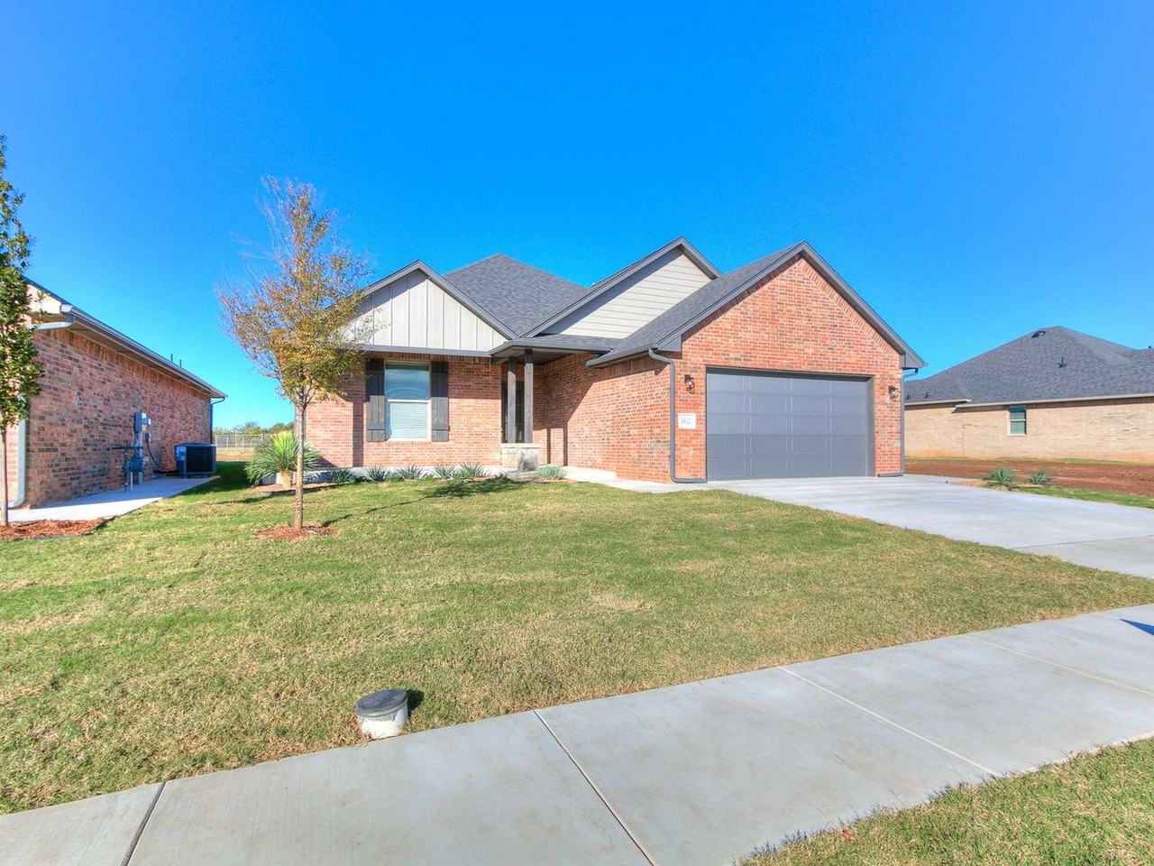 16021 Zamora Ln - Photo 3 of 48