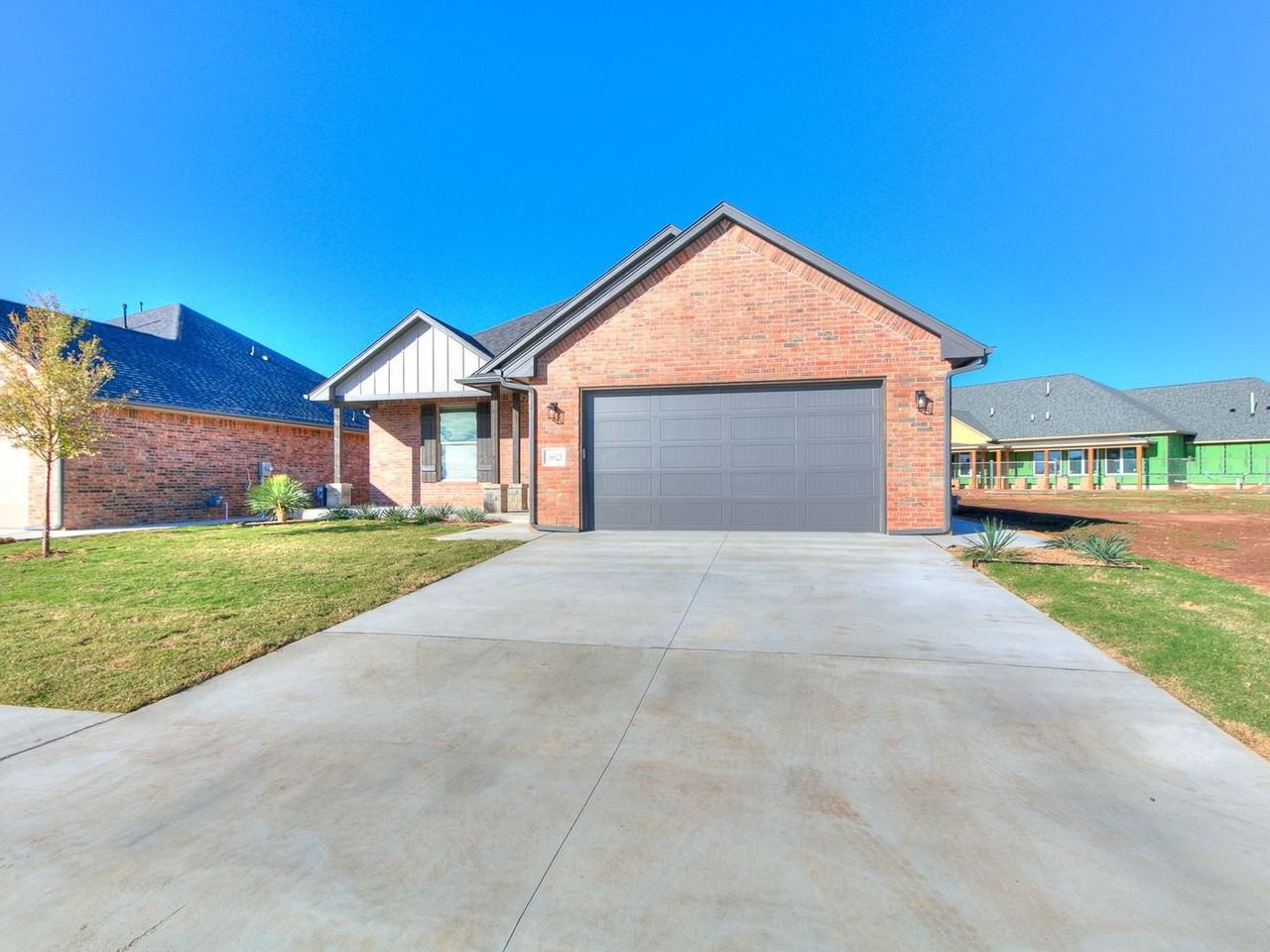 16021 Zamora Ln - Photo 5 of 48