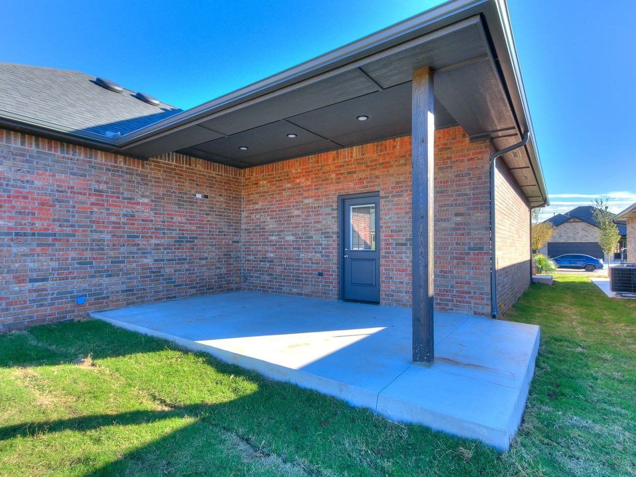 16021 Zamora Ln - Photo 7 of 48
