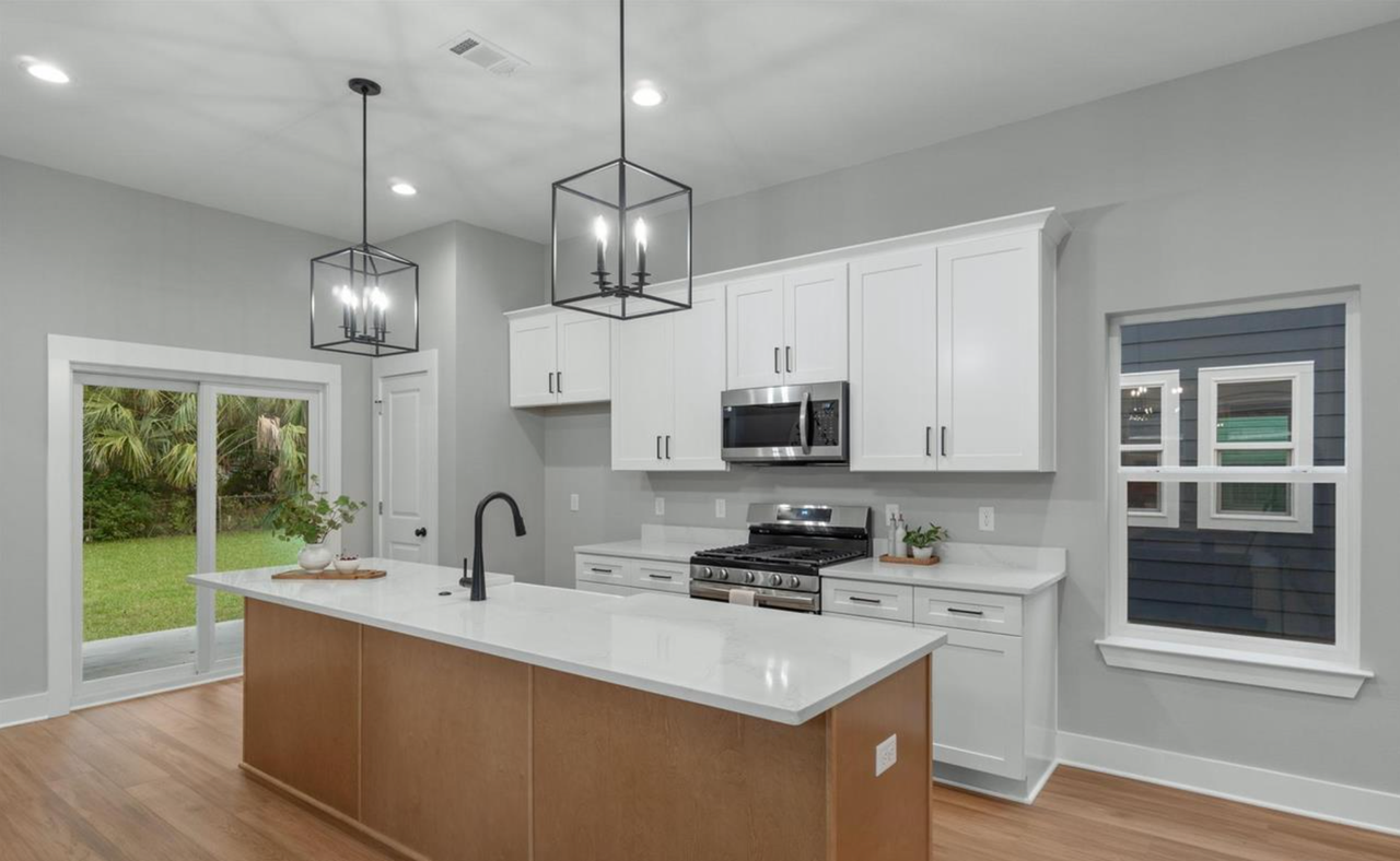 706 N B St - Photo 5 of 13