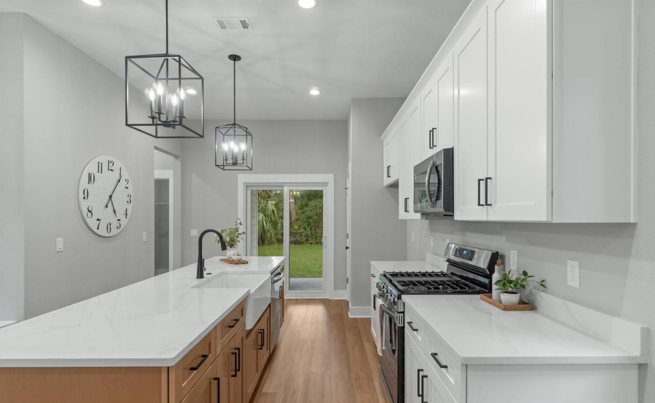 706 N B St - Photo 6 of 13