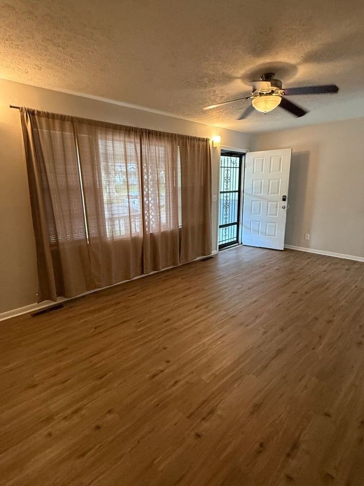 1325 Johnson Dr - Photo 3 of 22