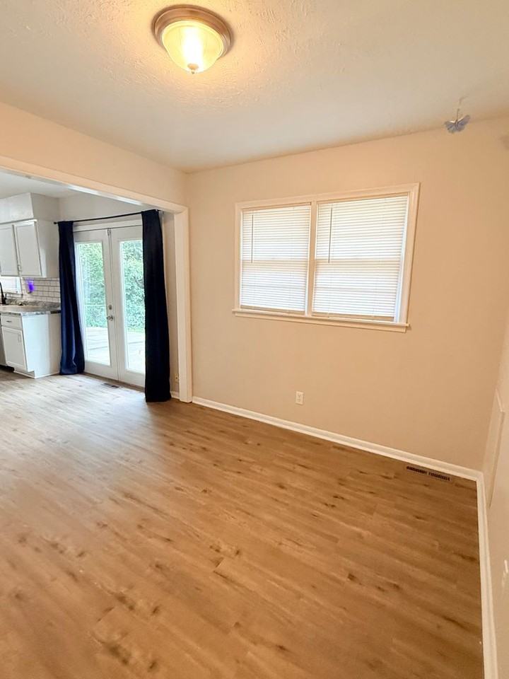 1325 Johnson Dr - Photo 5 of 22