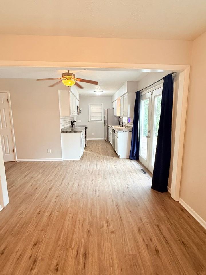 1325 Johnson Dr - Photo 6 of 22