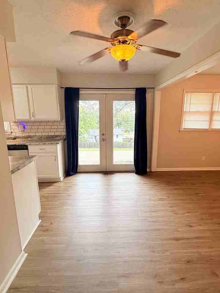 1325 Johnson Dr - Photo 7 of 22
