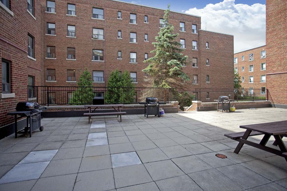 2928 Yonge St - Photo 3 of 8