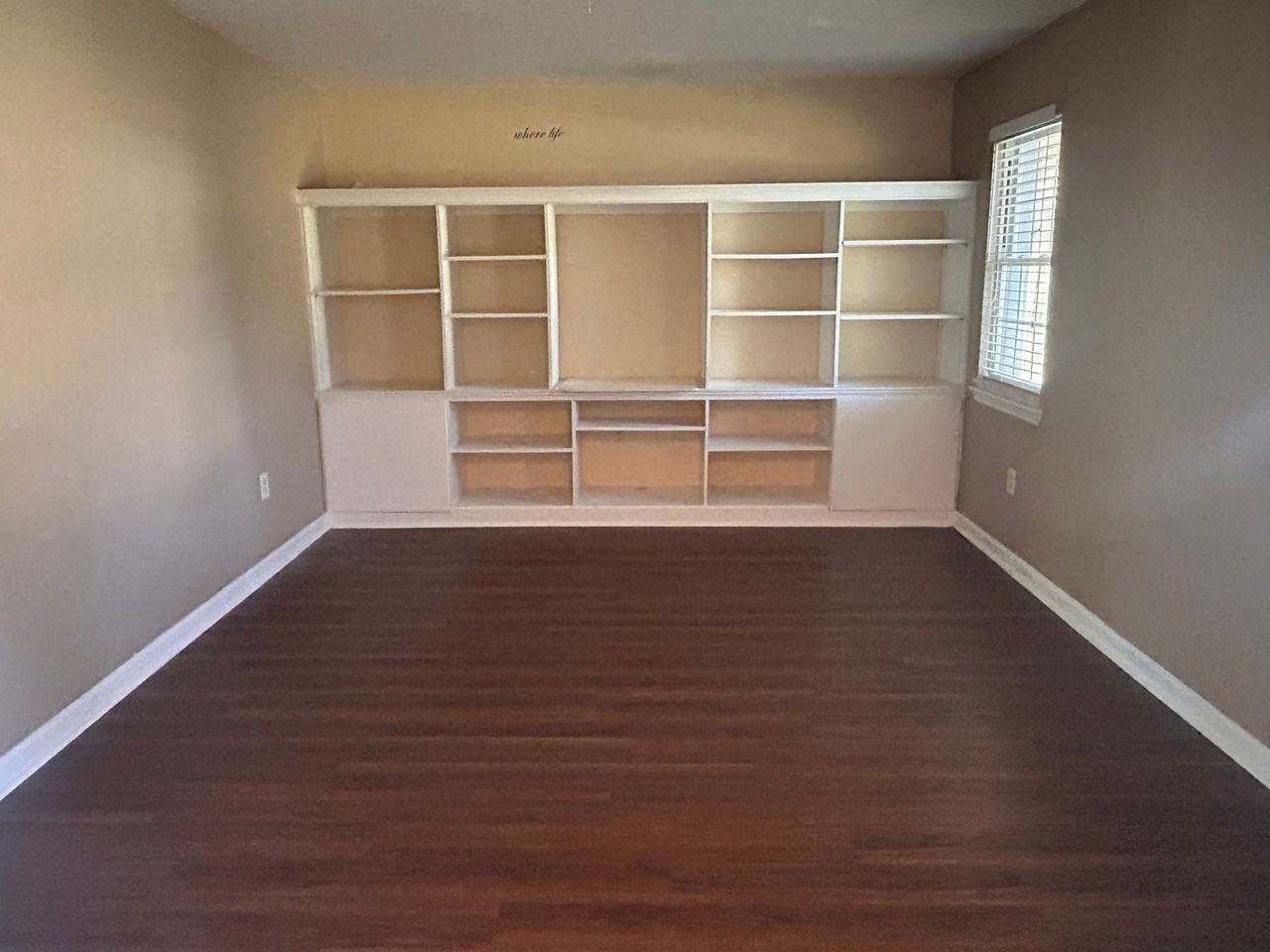 823 Mitchell St - Photo 3 of 18
