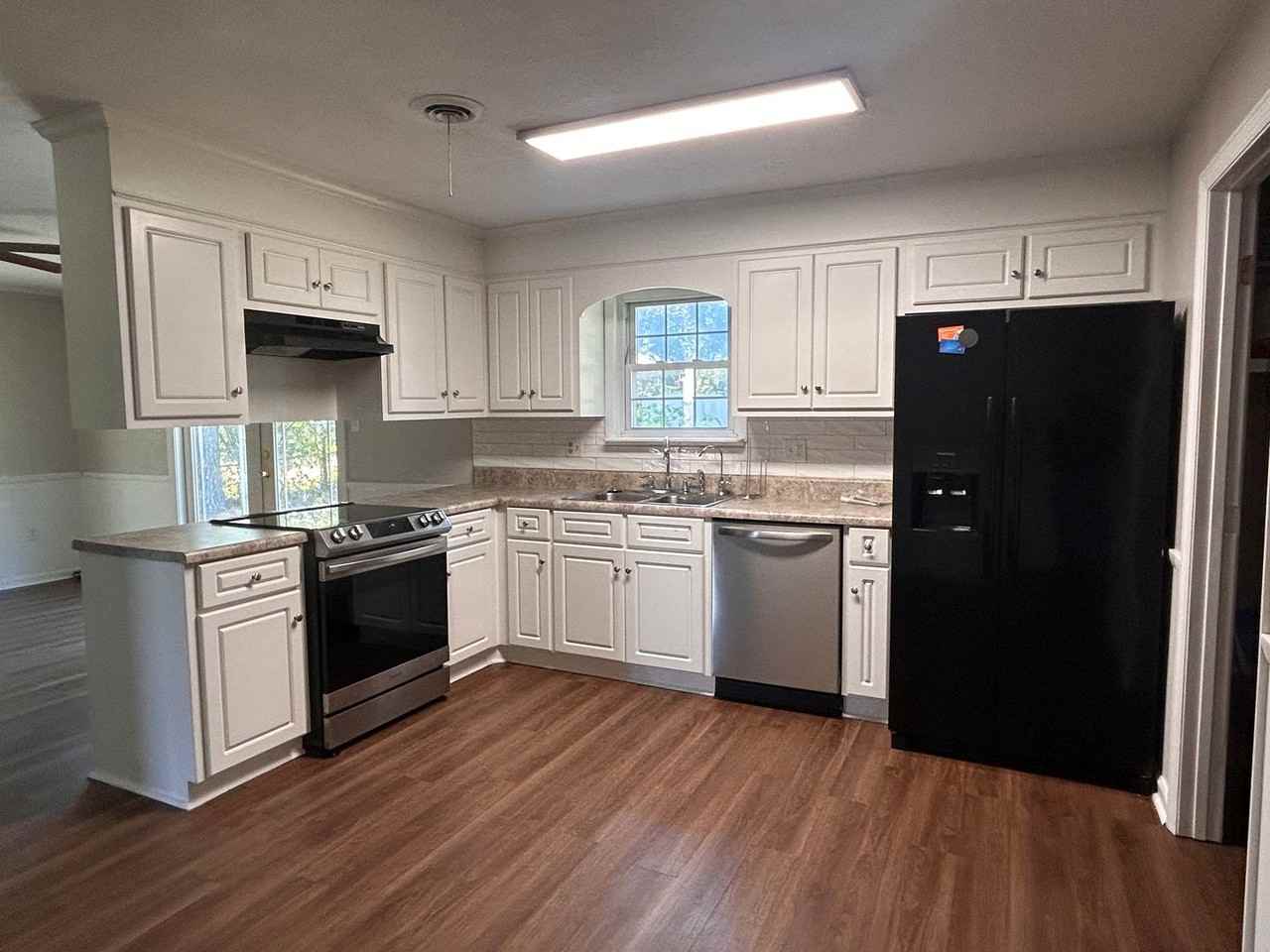 823 Mitchell St - Photo 4 of 18