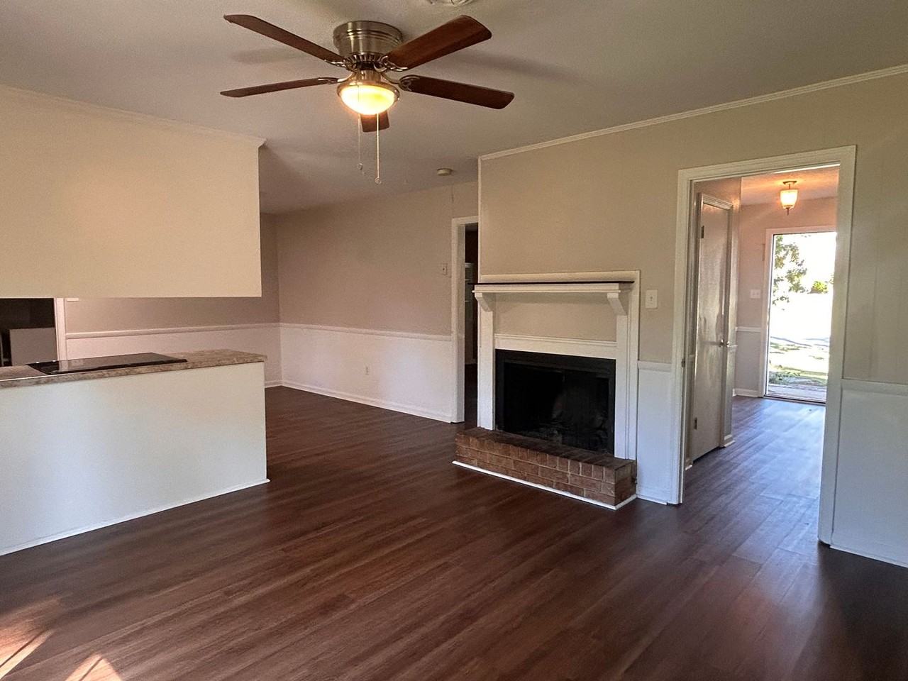 823 Mitchell St - Photo 6 of 18