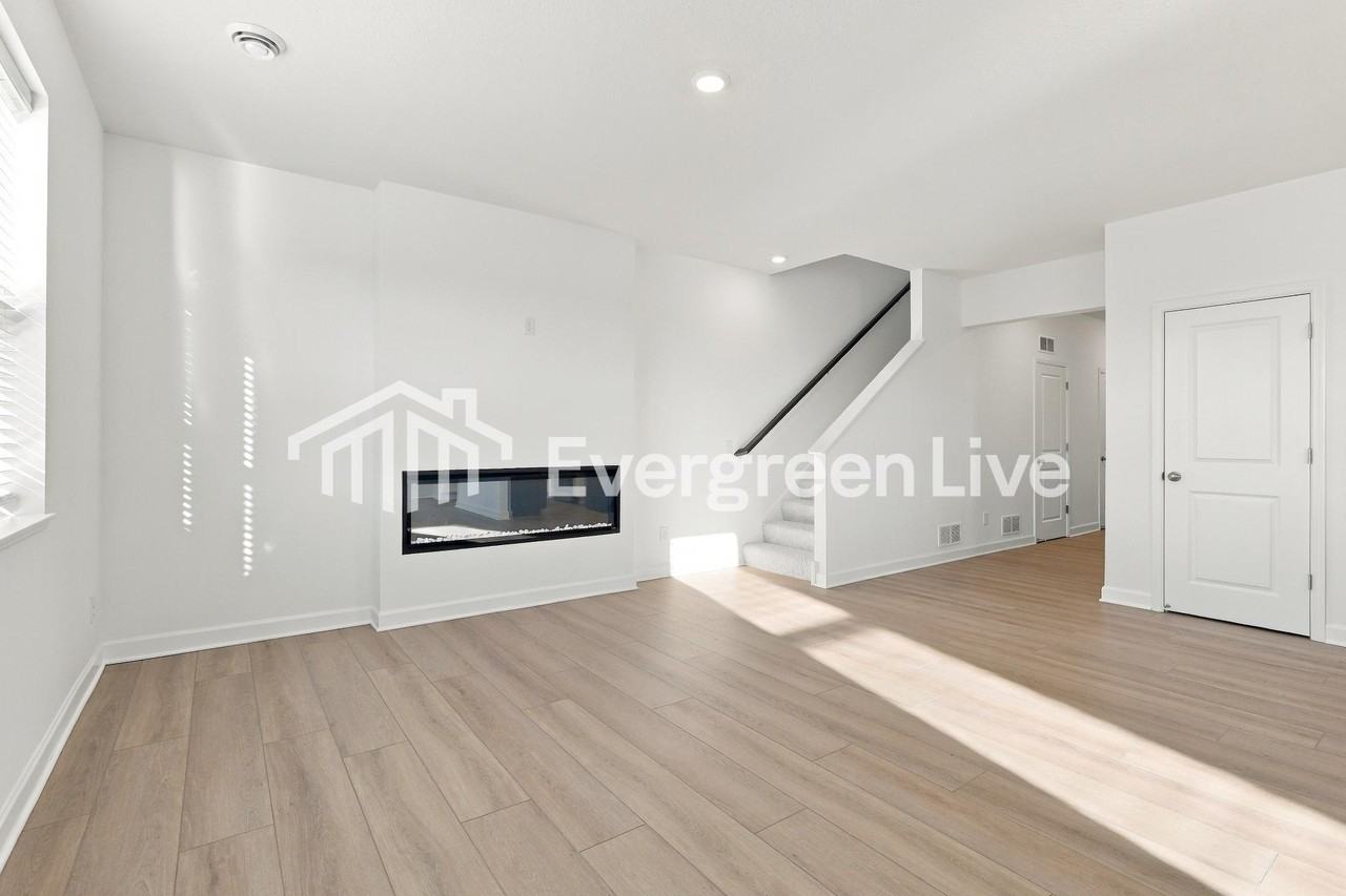 4719 218th St W - Photo 4 of 17