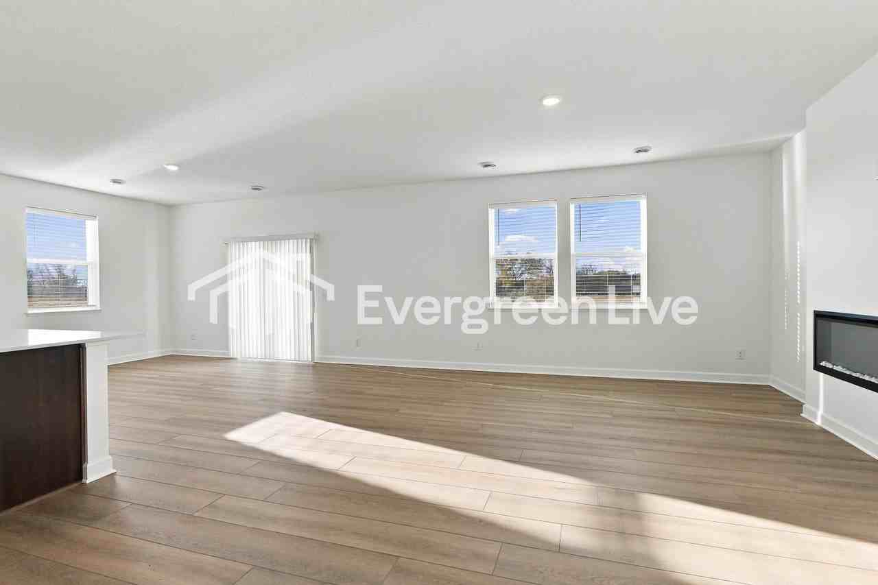 4719 218th St W - Photo 5 of 17