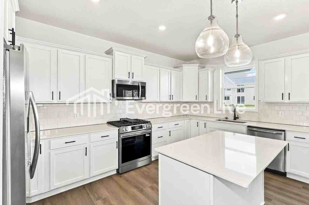 668 Sierra Pkwy - Photo 7 of 18