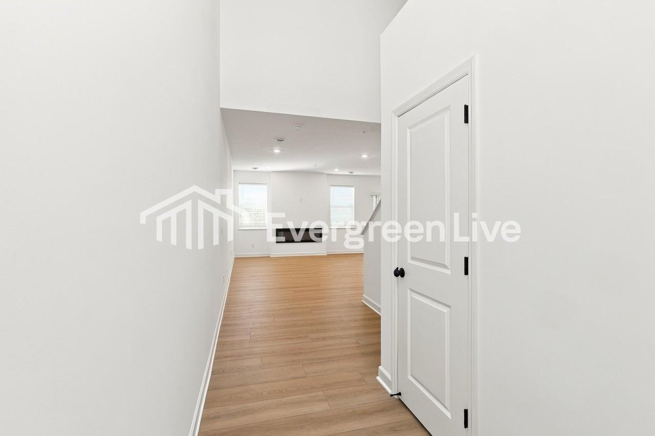 214 Huntington Dr - Photo 2 of 20