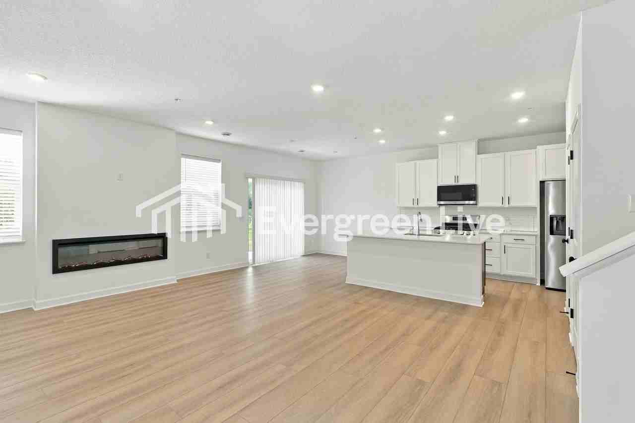 214 Huntington Dr - Photo 4 of 20