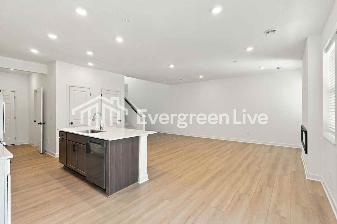 214 Huntington Dr - Photo 5 of 20