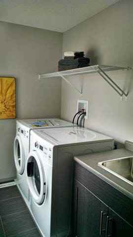 3318 Abbott Cres SW - Photo 3 of 8