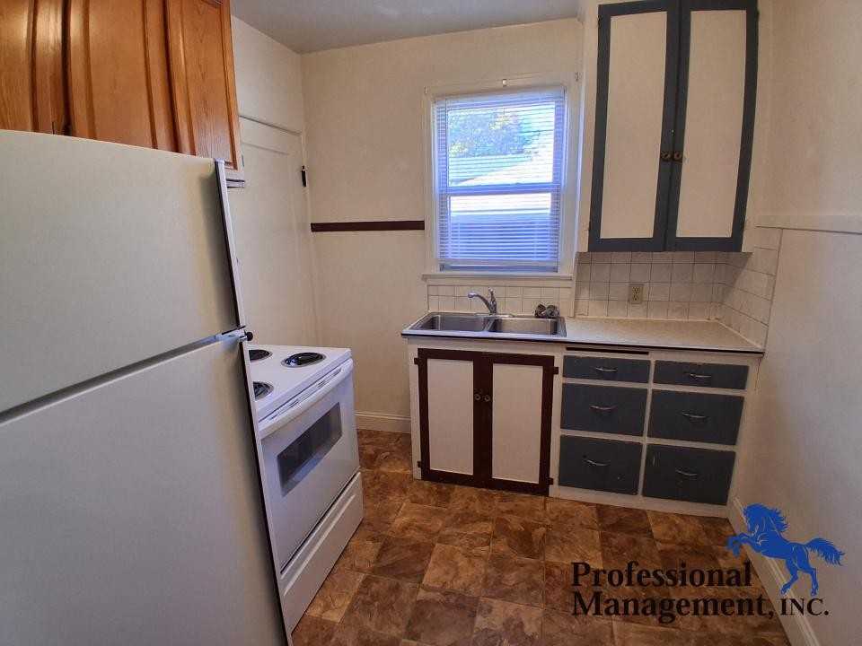 1016 N 23rd St #B - Photo 3 of 6