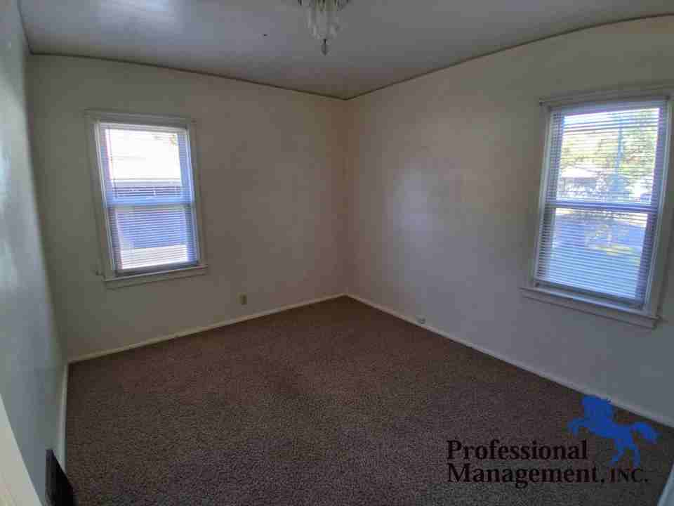 1016 N 23rd St #B - Photo 4 of 6