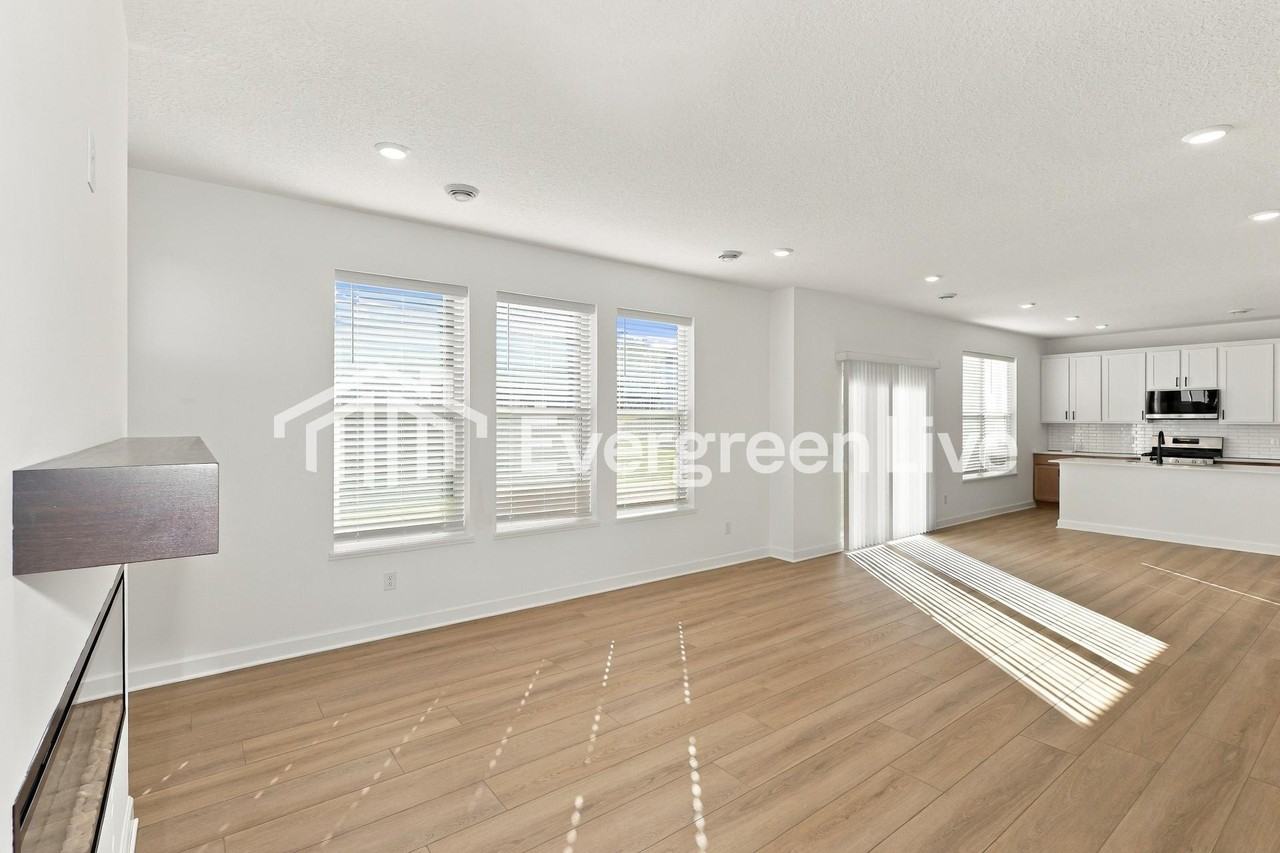 2590 Green Ash Ave - Photo 4 of 17